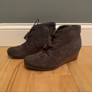 Dr. Scholl’s suede wedge booties